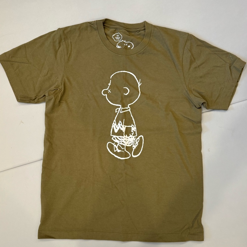 Uniqlo Snoopy x KAWS T-shirt (Size XS)